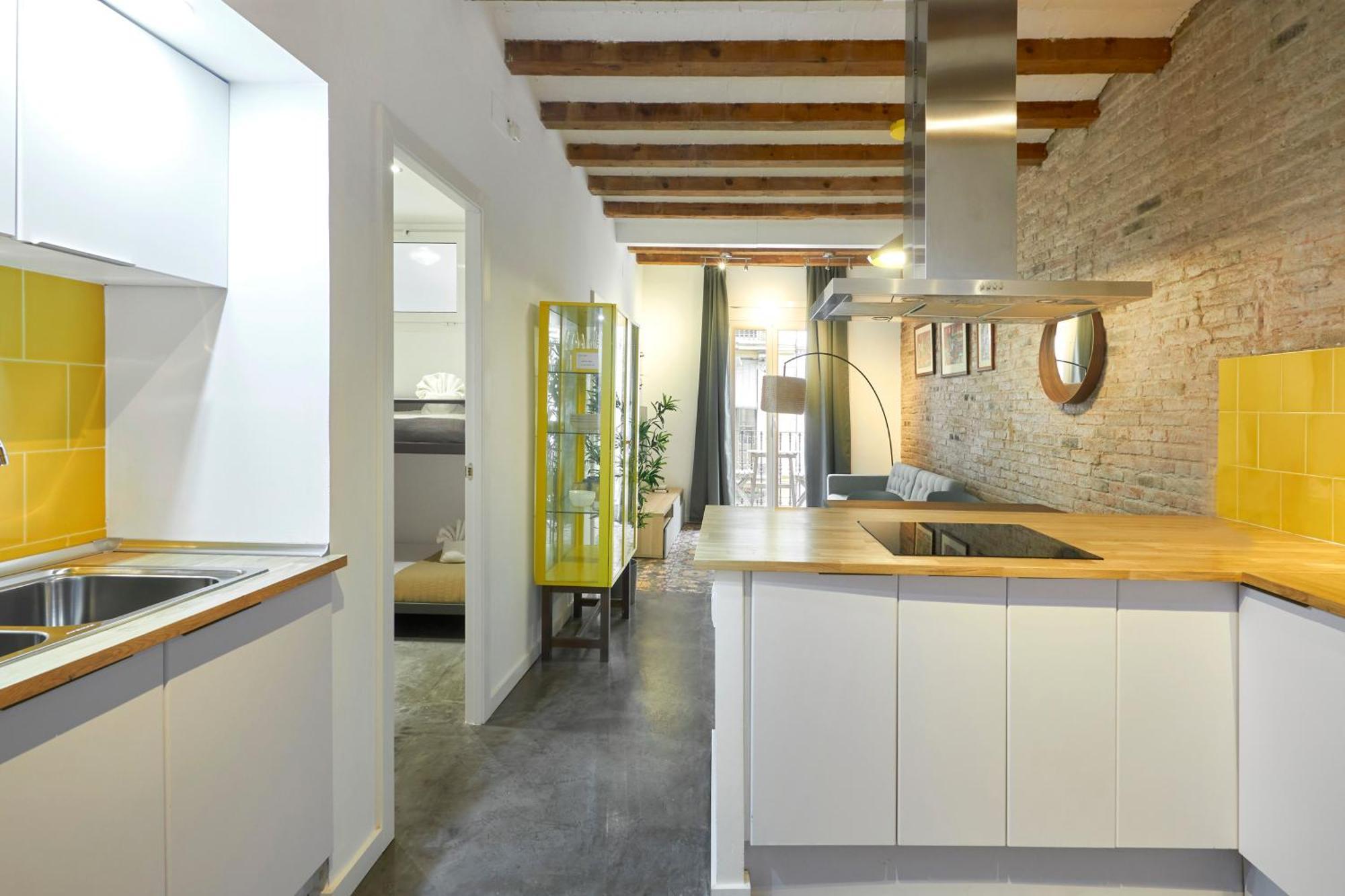 64 Apartment In A Typical Barcelona'S Old Building Exterior photo