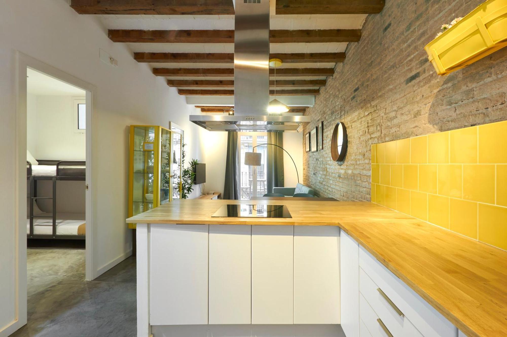 64 Apartment In A Typical Barcelona'S Old Building Exterior photo