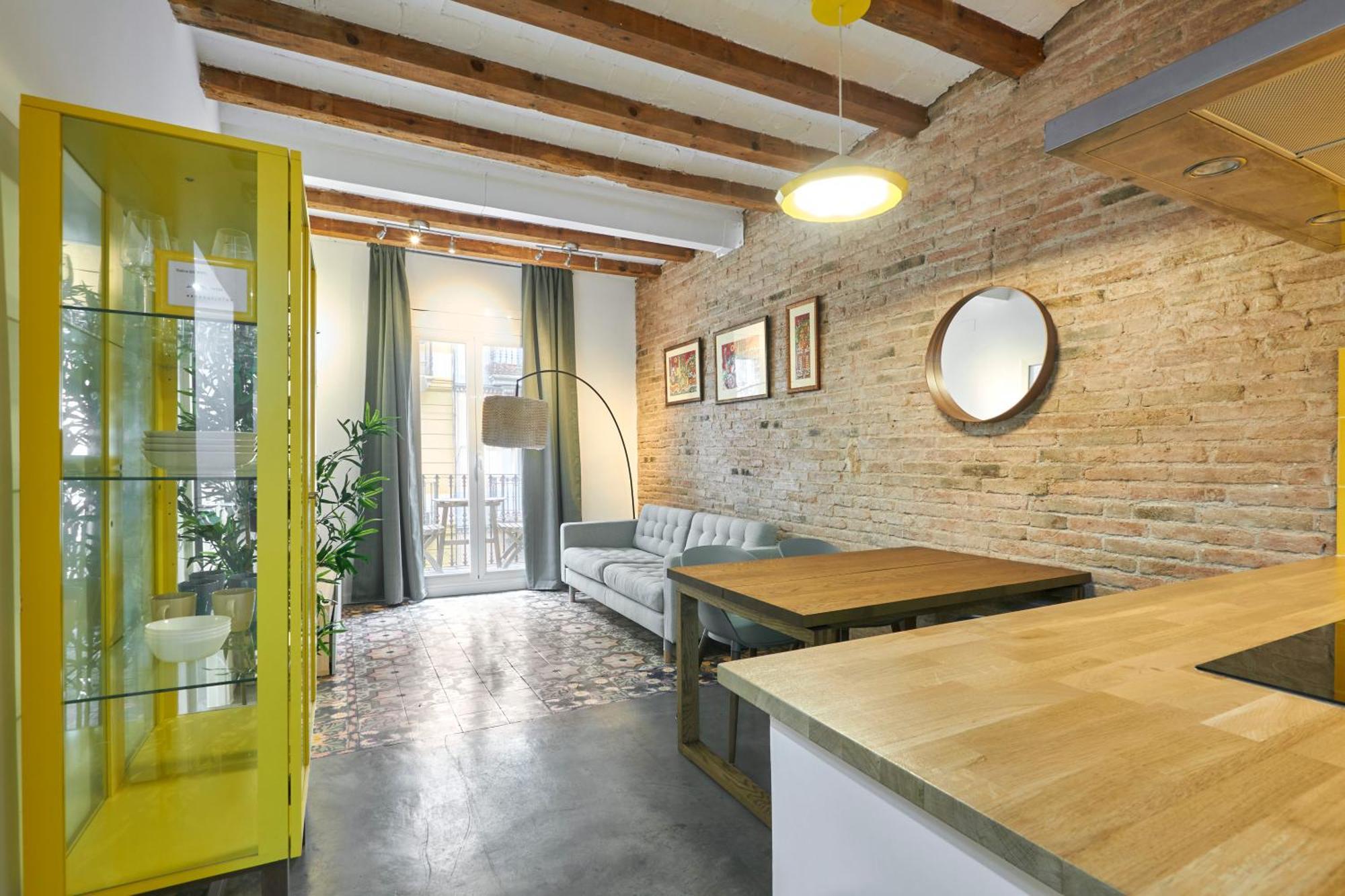 64 Apartment In A Typical Barcelona'S Old Building Exterior photo