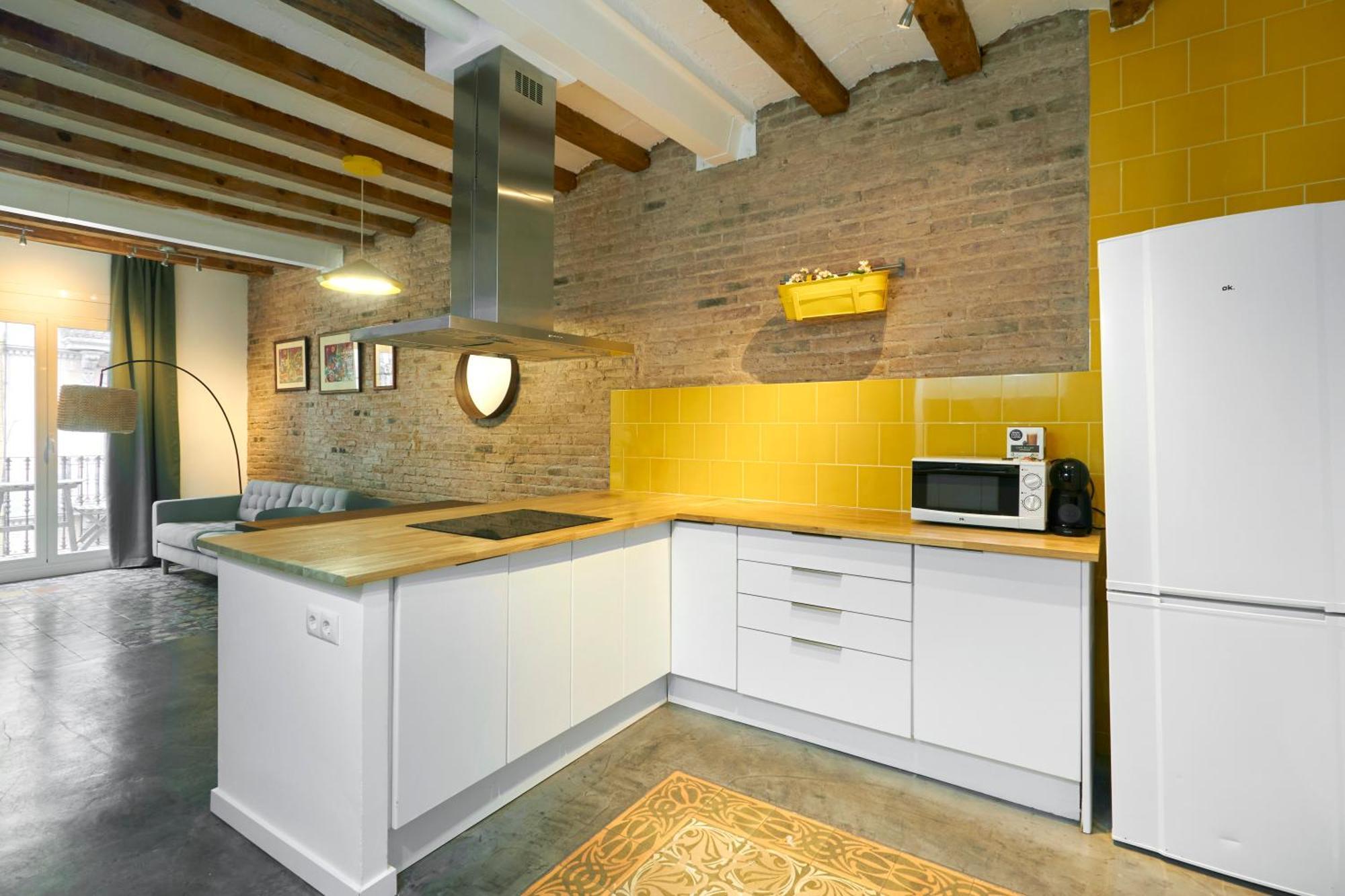 64 Apartment In A Typical Barcelona'S Old Building Exterior photo